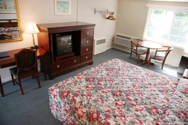 Centerville Corners Inn Room photo